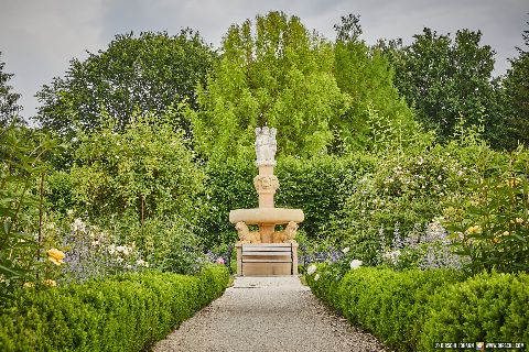 Gemeinde Reichersberg Bezirk Ried Herrengarten Park Bäume Brunnen (Dirschl Johann) Österreich RI